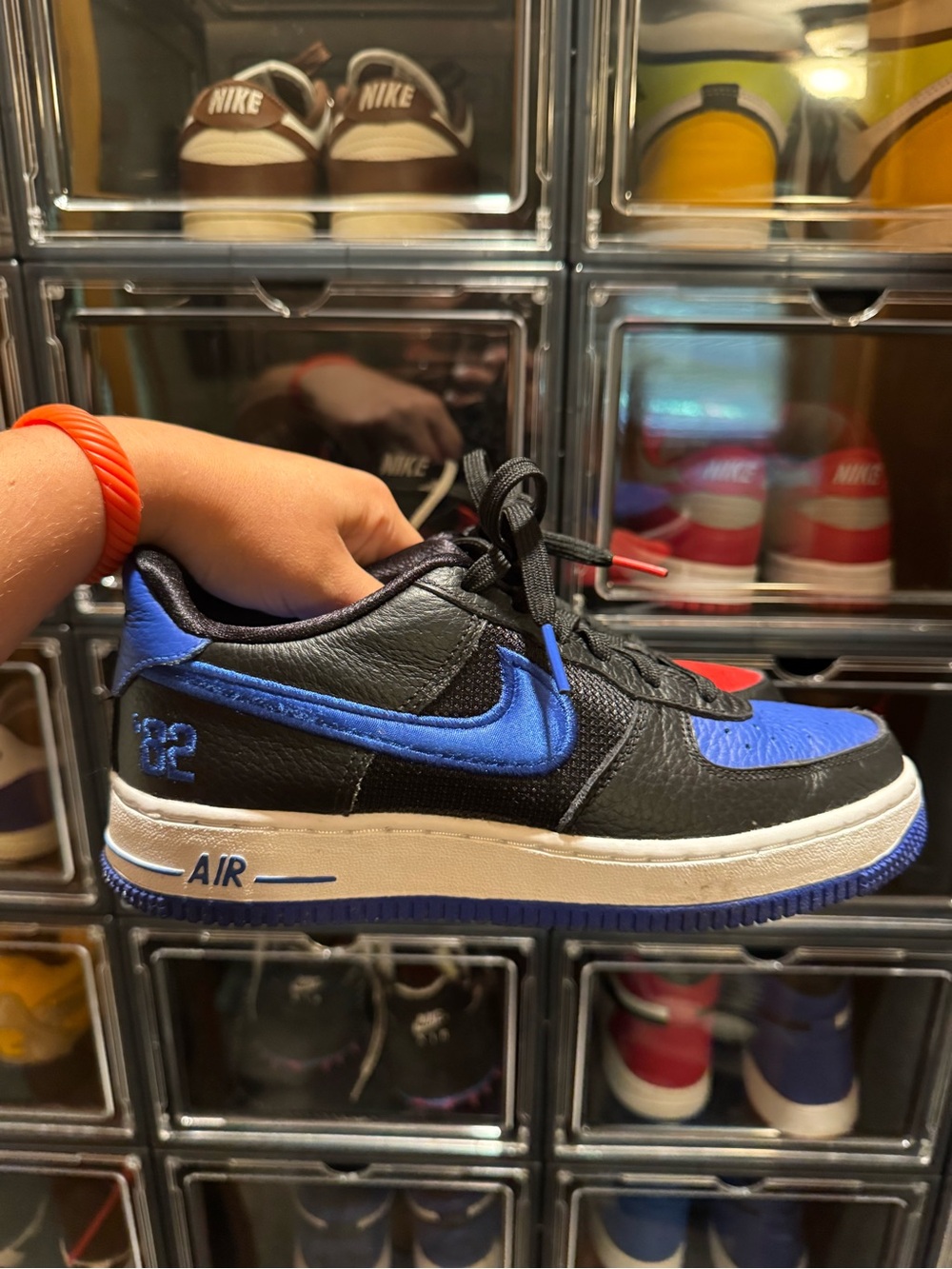 Nike Kids Black and Blue Low-Top Sneakers